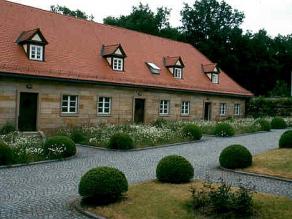 Die Rabatten vor dem Schloss
